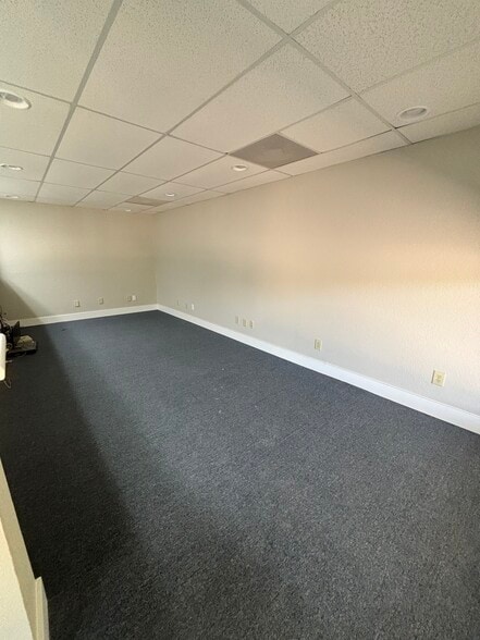 More Photos Of 6350 Bayshore Rd, North Fort Myers Freestanding For Lease