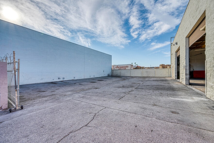 More Photos Of 4185 W Tompkins Ave, Las Vegas Auto Repair For Sale
