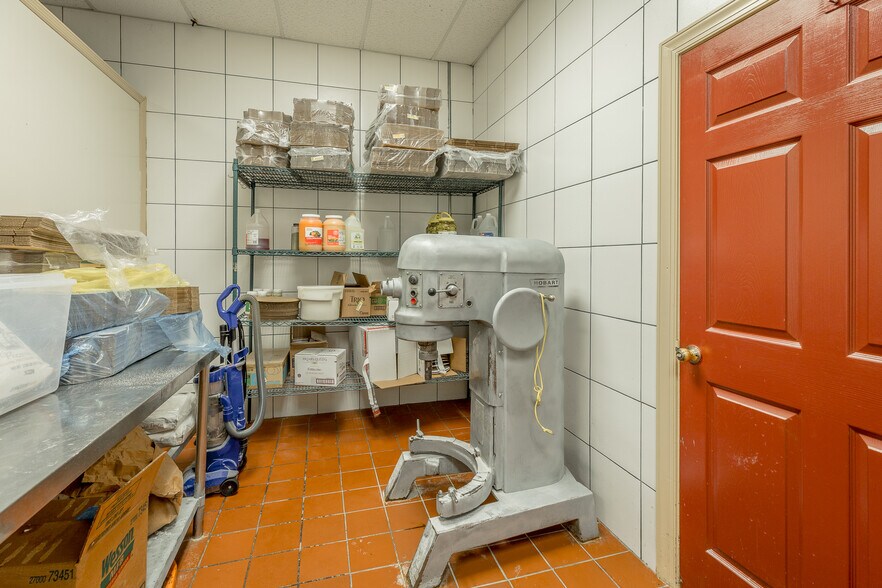 More Photos Of 150 Pearl Dr, LaFayette Restaurant For Sale