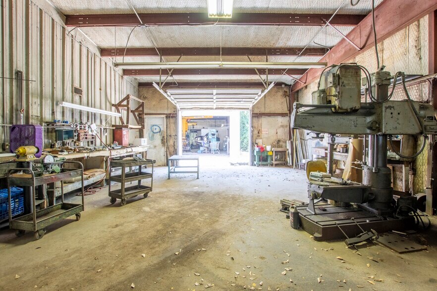 More Photos Of 2060 Highway 90 W, Sealy Manufacturing For Sale