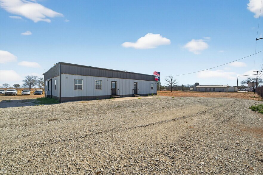 Primary Photo Of 3215 Zanderson Ave, Jourdanton Loft Creative Space For Lease