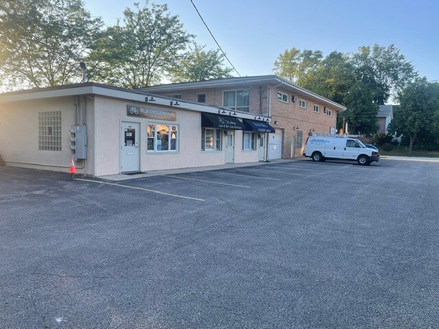 Primary Photo Of 441 E Park Ave, Libertyville Storefront Retail Office For Lease