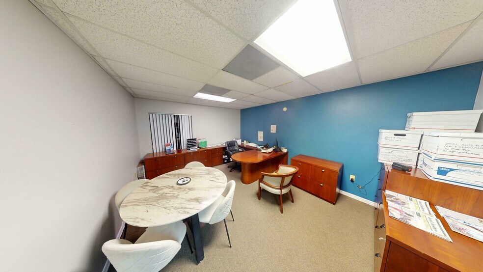 More Photos Of 32644 Blossom ln, Leesburg Office For Sale