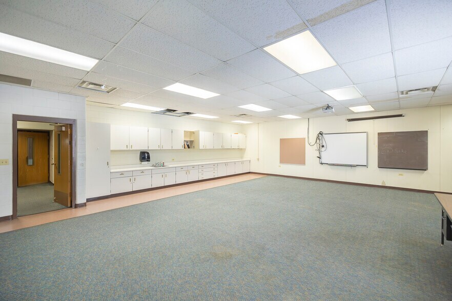 More Photos Of 202 Topaz Ave, Granby Schools For Sale