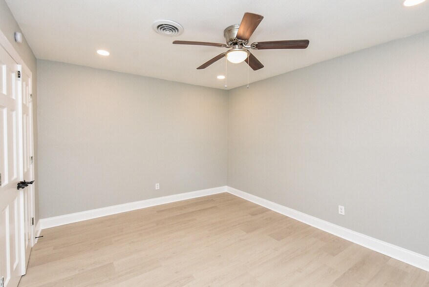 More Photos Of 19022 Old Mueschke Rd, Tomball Medical For Lease