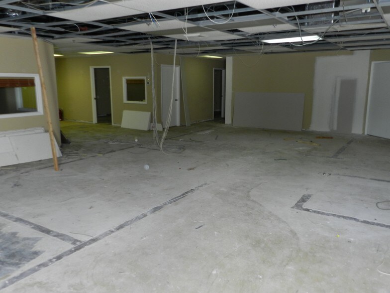 More Photos Of 13801-13807 NW 4th St, Sunrise Warehouse For Lease