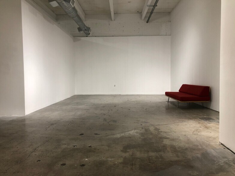 More Photos Of 255 Ne 69th St, Miami Warehouse For Lease