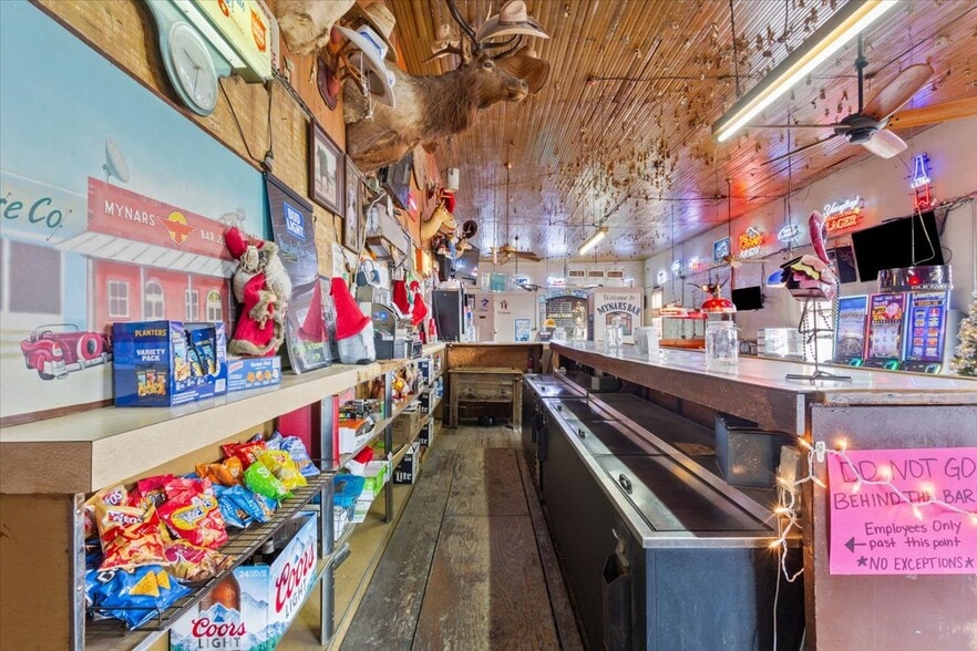 More Photos Of 121 E Oak St, West Sports And Entertainment For Sale