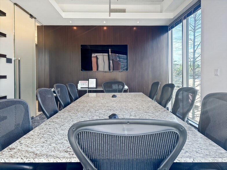 More Photos Of 21 Waterway Ave, The Woodlands Coworking Space