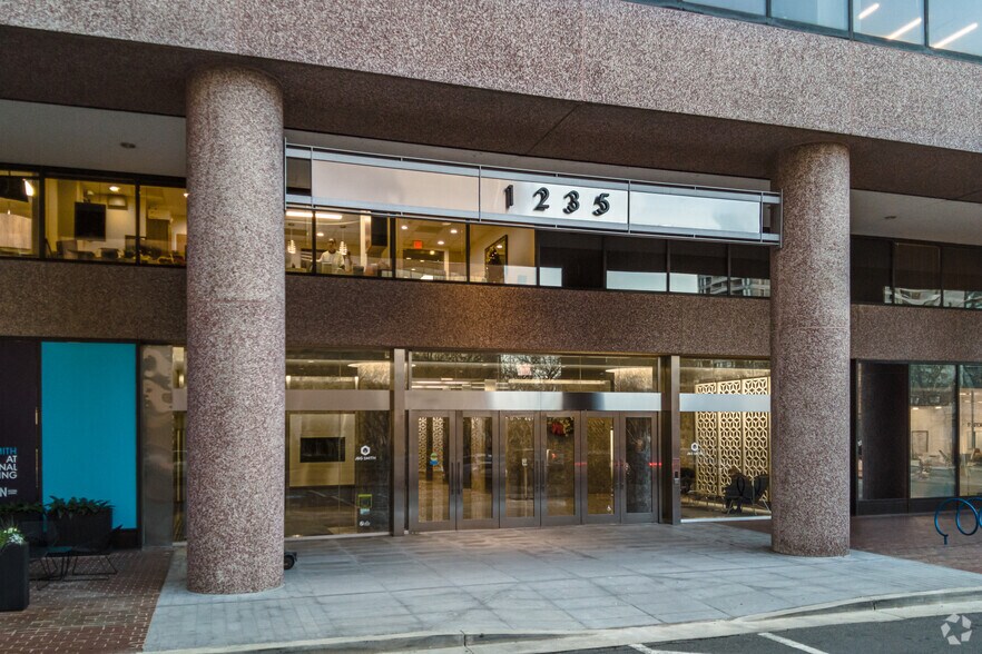 More Photos Of 1235 S Clark St, Arlington Office For Lease