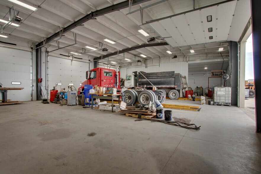 More Photos Of 25137 Outer Road 27, Wayland Auto Repair For Lease