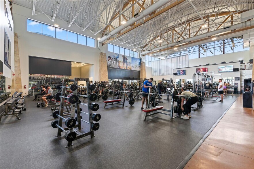 More Photos Of 801 E Parkcenter Blvd, Boise Health Club For Sale