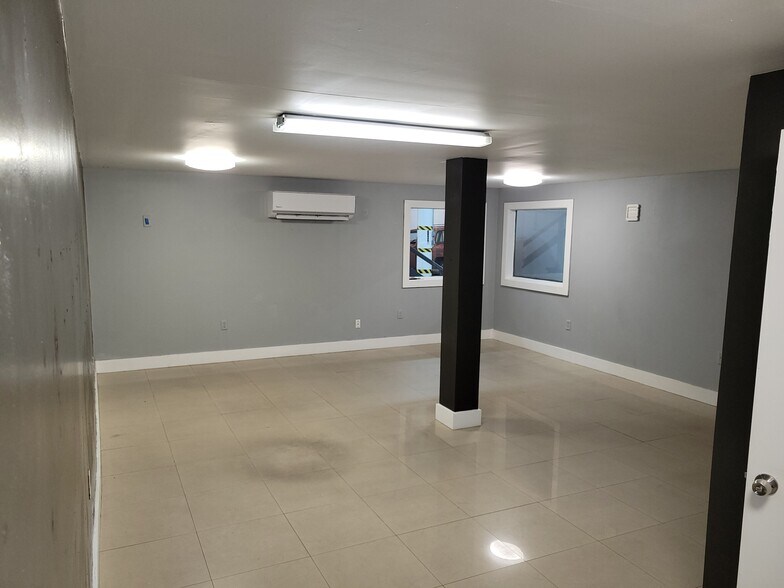 More Photos Of 818-838 NE 40th Ct, Oakland Park Warehouse For Lease