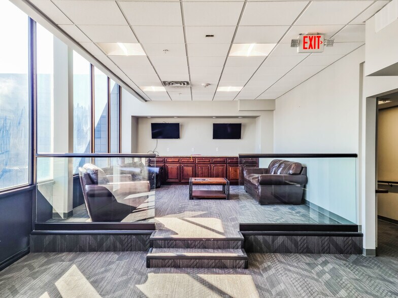 More Photos Of 2828 S 82nd Ave, Omaha Showroom For Sale