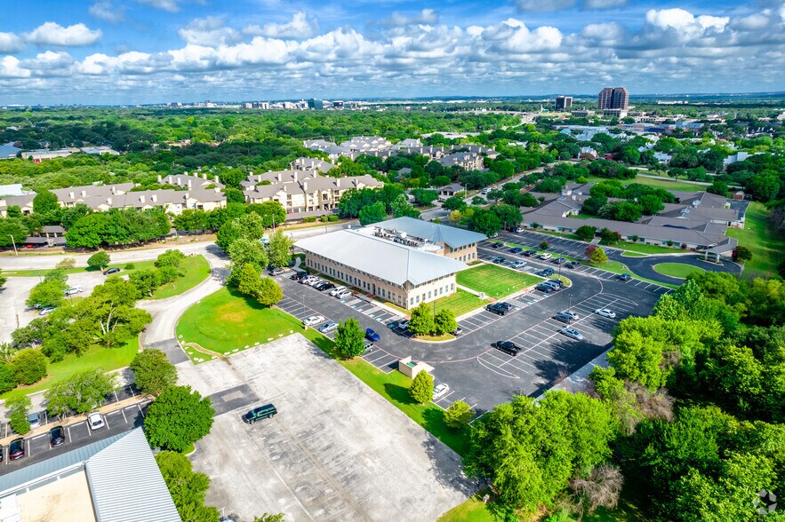 More Photos Of 3338 Oakwell Ct, San Antonio Medical For Lease