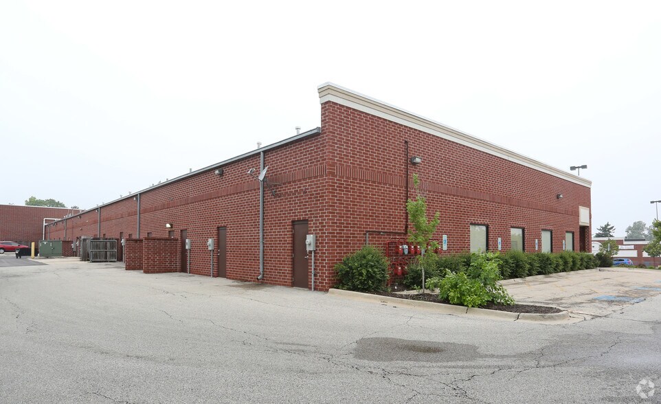 More Photos Of 423-569 E Dundee Rd, Palatine Unknown For Lease