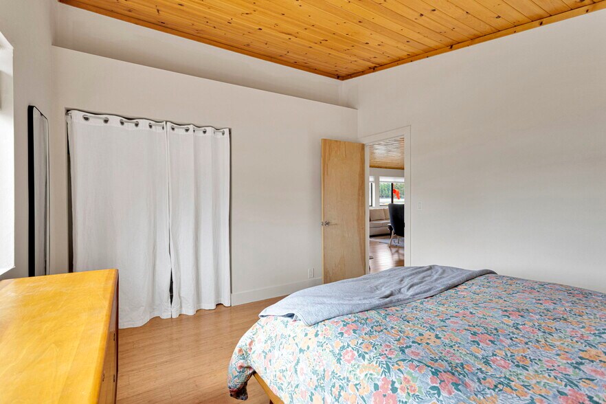 More Photos Of 614 W Fairway Blvd, Big Bear City Warehouse For Sale