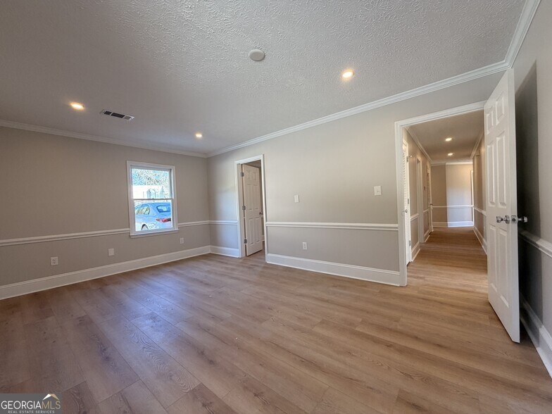 More Photos Of 1165 Cedar Shoals Dr, Athens Loft Creative Space For Sale