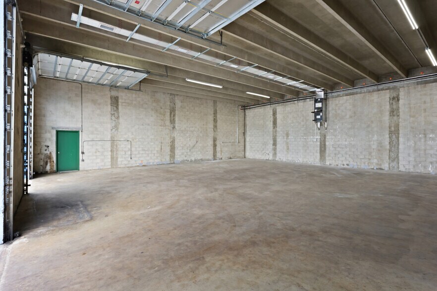 More Photos Of 2605 Kelly Ln, Lake Worth Light Distribution For Lease