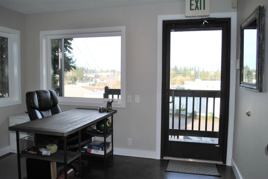 More Photos Of 630 Mary Ave SE, Salem Medical For Sale