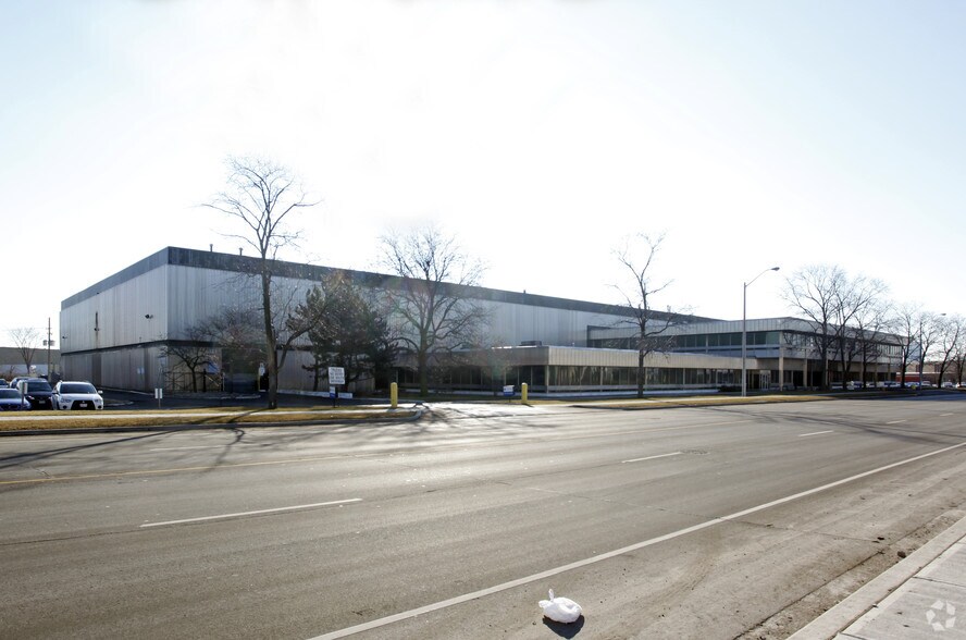 More Photos Of 161 The West Mall, Toronto Manufacturing For Lease