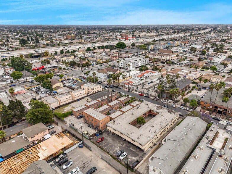 More Photos Of 601 W 82nd St, Los Angeles Apartments For Sale