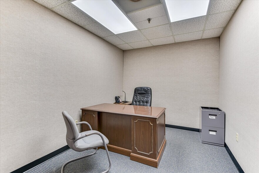 More Photos Of 1089 Augusta Rd, Warrenville Office For Lease