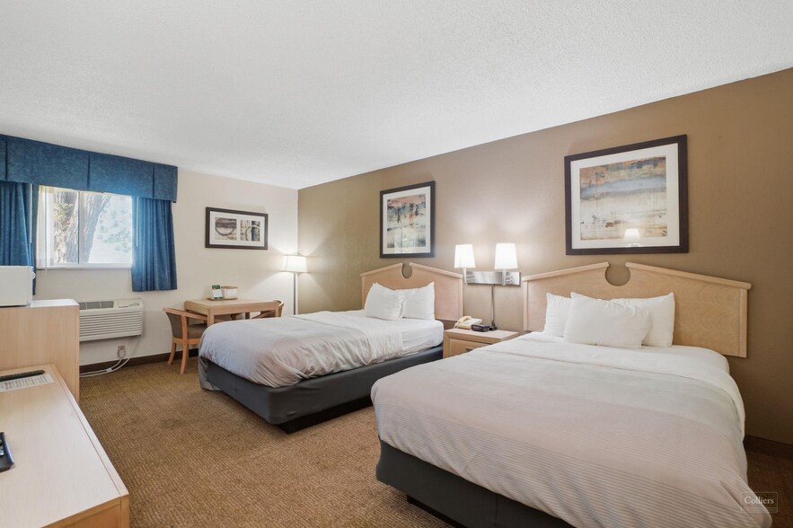 More Photos Of 1723 E Perry St, Port Clinton Hotel For Sale