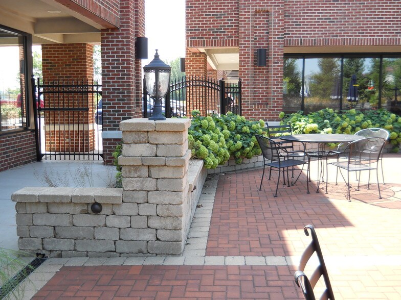 More Photos Of 501-503 Silhavy Rd, Valparaiso Storefront For Lease