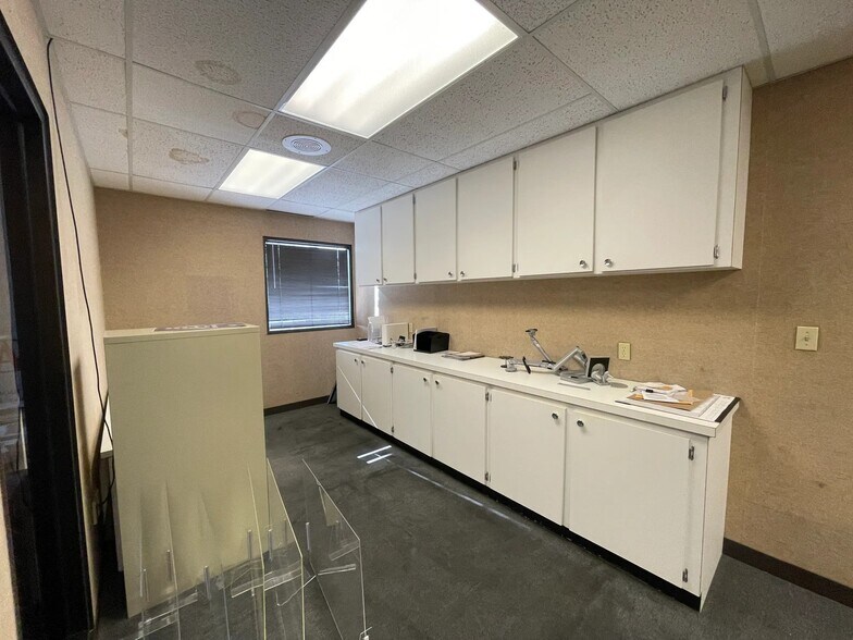 More Photos Of 2100 S Tamiami Trl, Venice Office For Lease