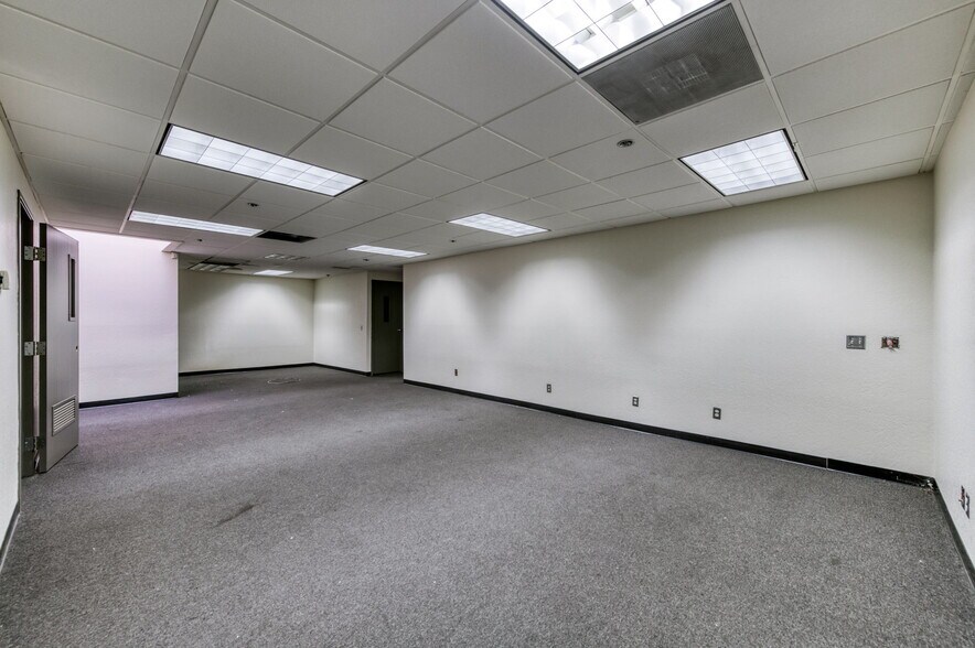 More Photos Of 5333 N Cornelia Ave, Fresno Warehouse For Sale