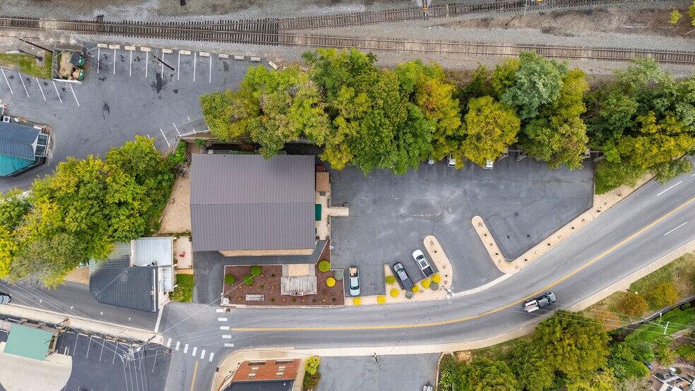 More Photos Of 50 Middlebrook Ave, Staunton Storefront For Sale