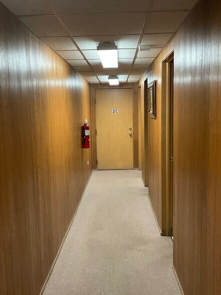 More Photos Of 18511 Torrence, Lansing Medical For Sale