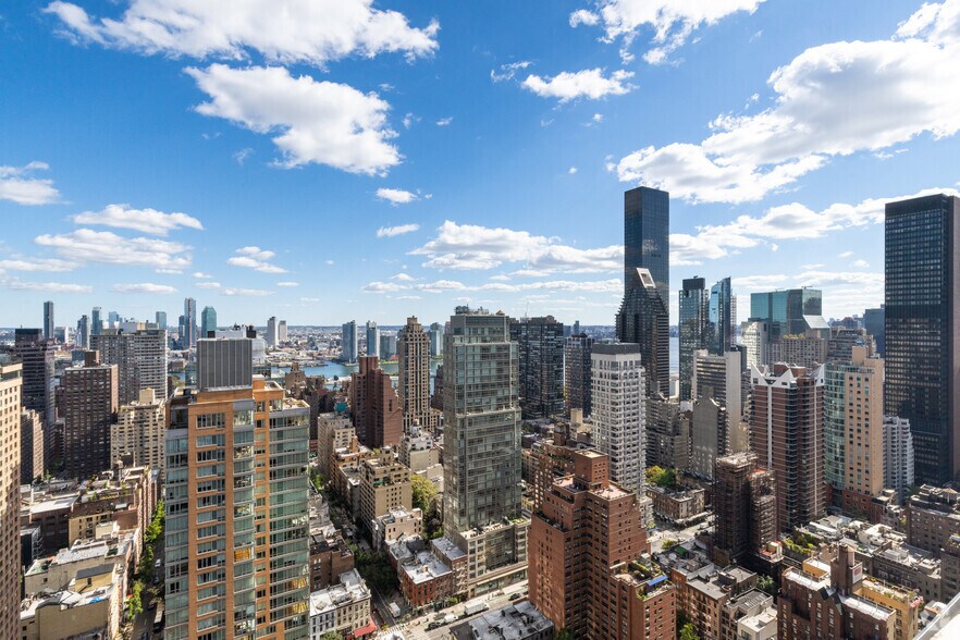 More Photos Of 875 Third Ave, New York Coworking Space