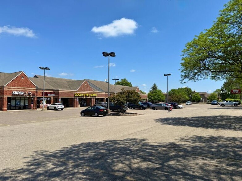 More Photos Of 35300-35354 E Michigan Ave, Wayne Storefront Retail Office For Lease