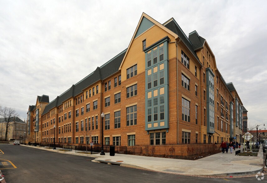 More Photos Of 625 Monroe St NE, Washington Apartments For Lease