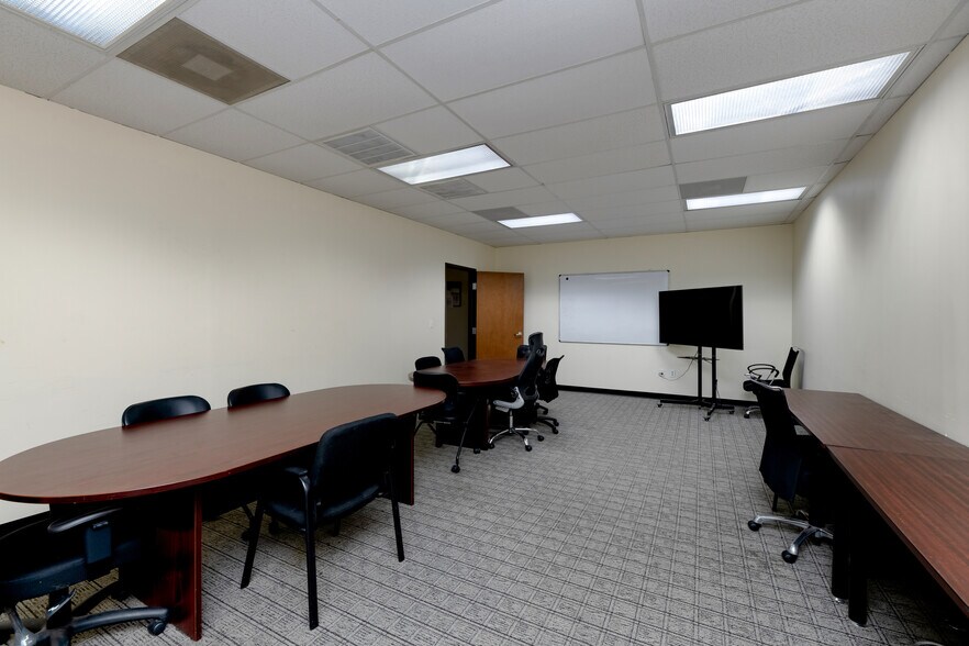 More Photos Of 1610 Corporate Ct, Irving Office For Lease