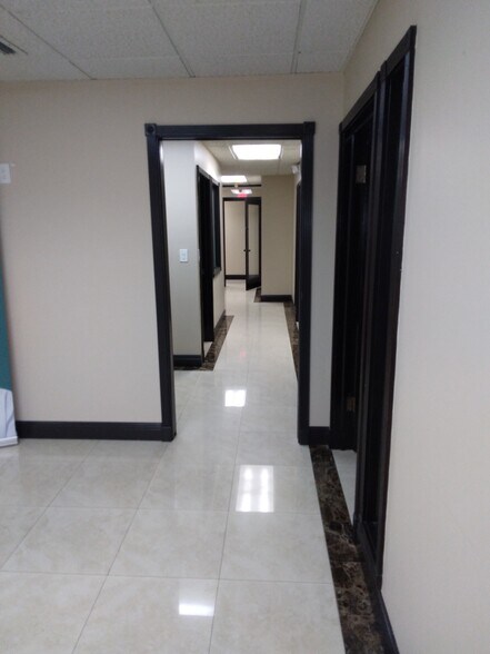 More Photos Of 18140-18142 SW Franjo Rd, Miami Office For Lease