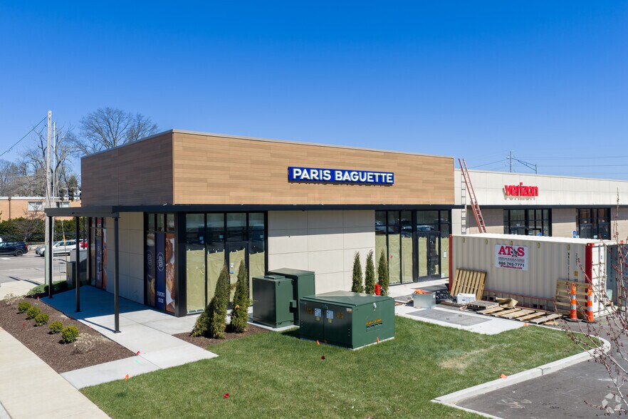 More Photos Of 9091 Olive Blvd, Olivette Storefront For Lease
