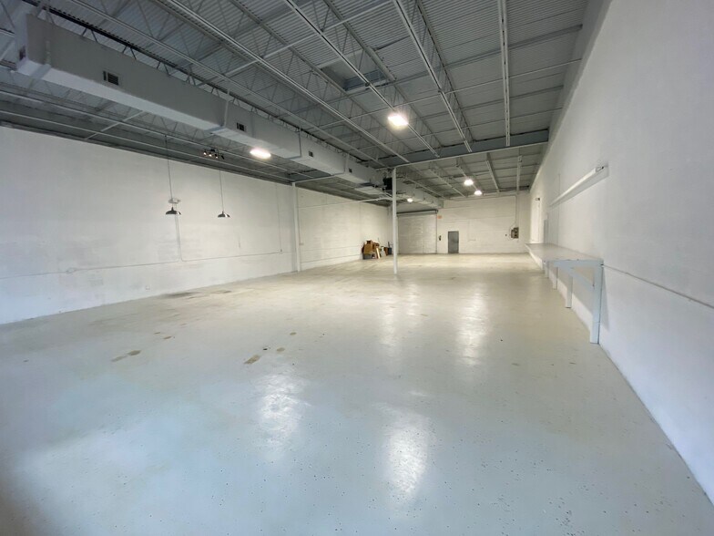 More Photos Of 3700-3758 SE Dixie Hwy, Stuart General Retail For Lease