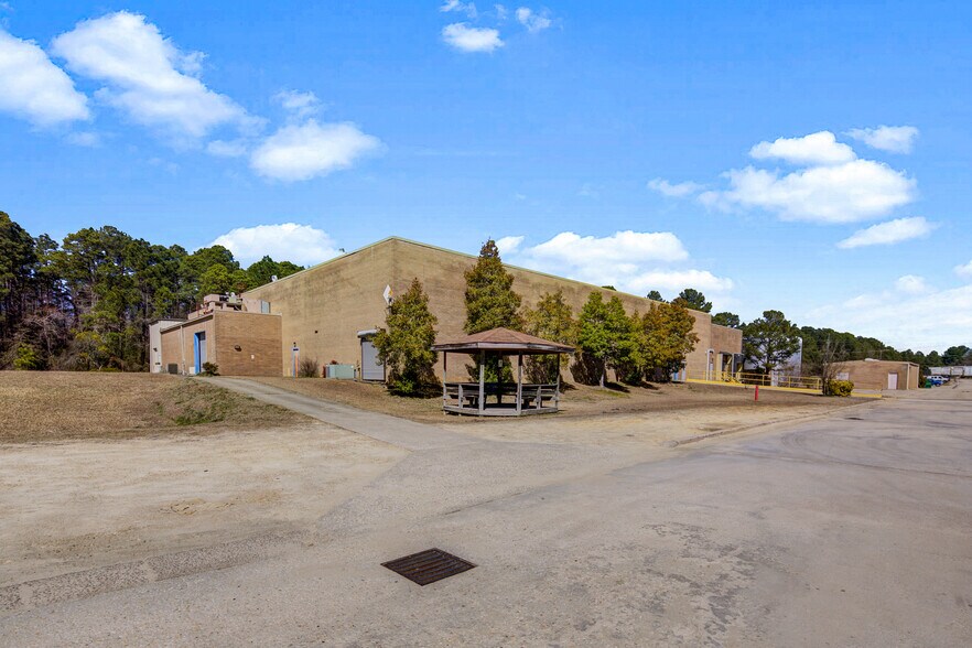 More Photos Of 3036 Gillespie St, Fayetteville Manufacturing For Lease