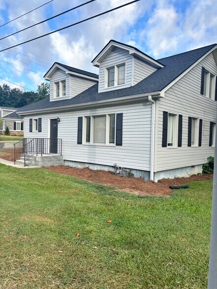 More Photos Of 494 W Crogan St, Lawrenceville Office Residential For Lease
