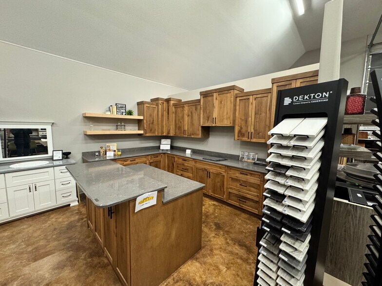 More Photos Of 160 Kelly Rd, Kalispell Flex For Lease