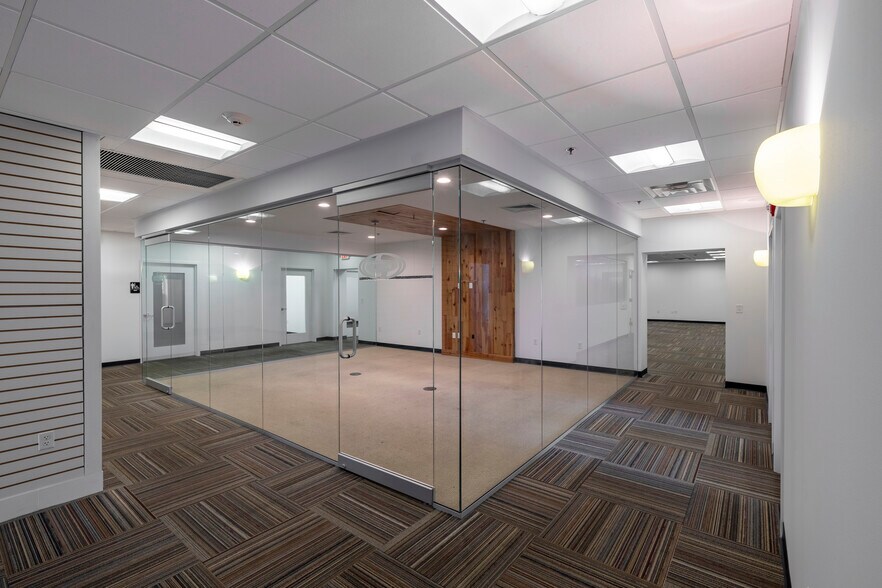 More Photos Of 305 Veterans Blvd, Carlstadt Warehouse For Lease
