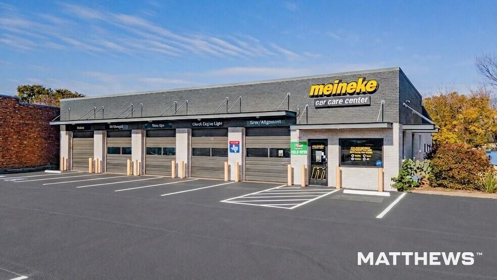 Primary Photo Of 1315 Main St, Hamilton Freestanding For Sale