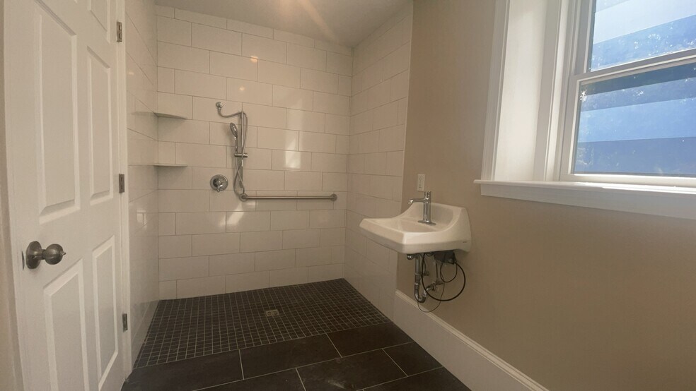 More Photos Of 6 Windsor St, Andover Office For Sale