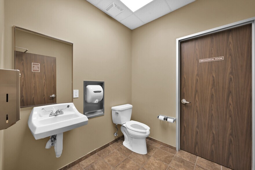 More Photos Of 1126 Rayford Rd, Spring Medical For Sale