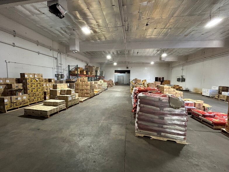 More Photos Of 4239 N 40th Ave, Phoenix Warehouse For Lease