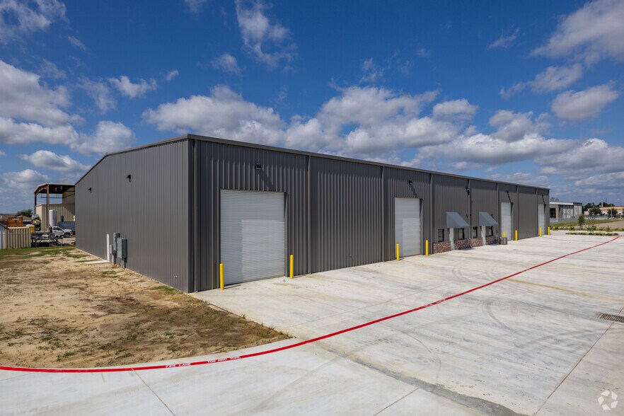 More Photos Of 900 W Jade Ave, Port Arthur Manufacturing For Lease