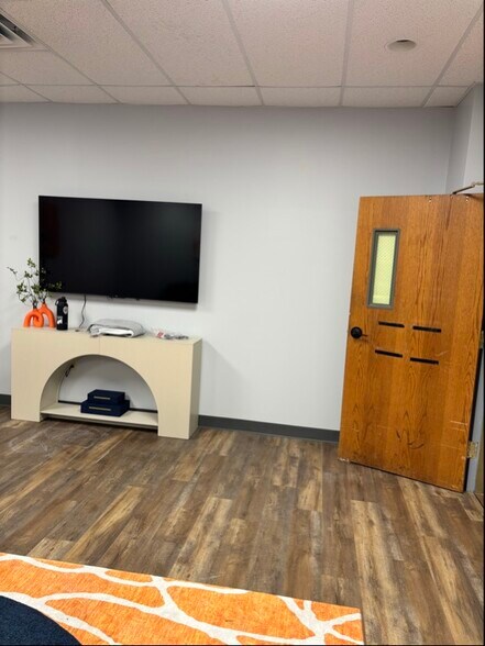 More Photos Of 250 Mt Lebanon Blvd, Pittsburgh Medical For Lease